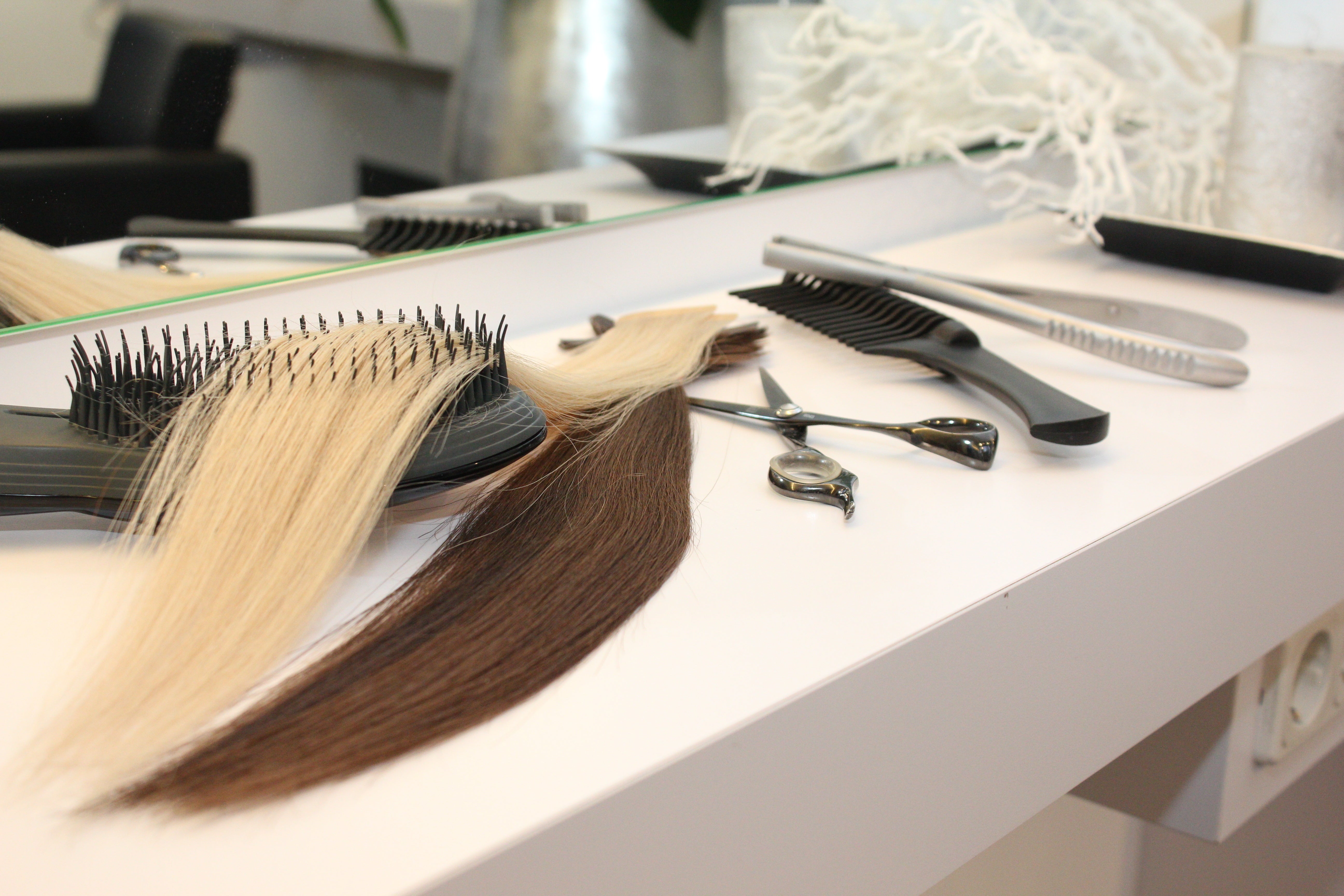 Tape-Ins vs. Keratin Tips: Which Extension Method Is Right for You?